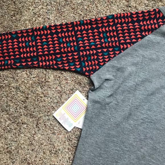 NWT- LulaRoe Randy T-Shirt - Picture 7 of 7